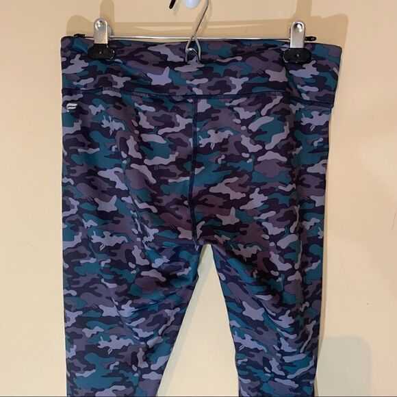 FABLETICS Salar Printed Camo Powerhold Capris Teal Gray Purple Womens Medium - Picture 6 of 14